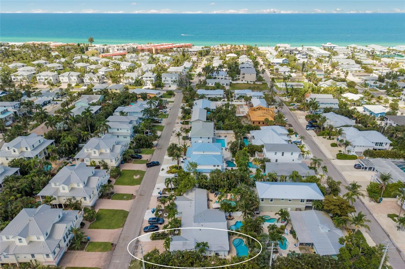 Great location in the heart of Holmes Beach - make 324 64th St your piece of paradise today!