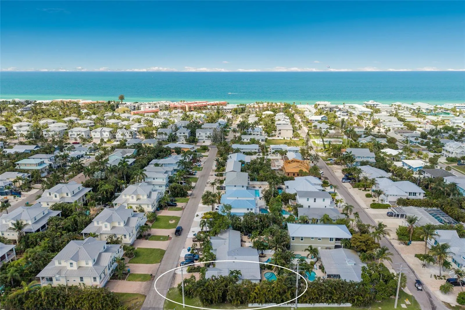Just 3 short blocks to the beach!