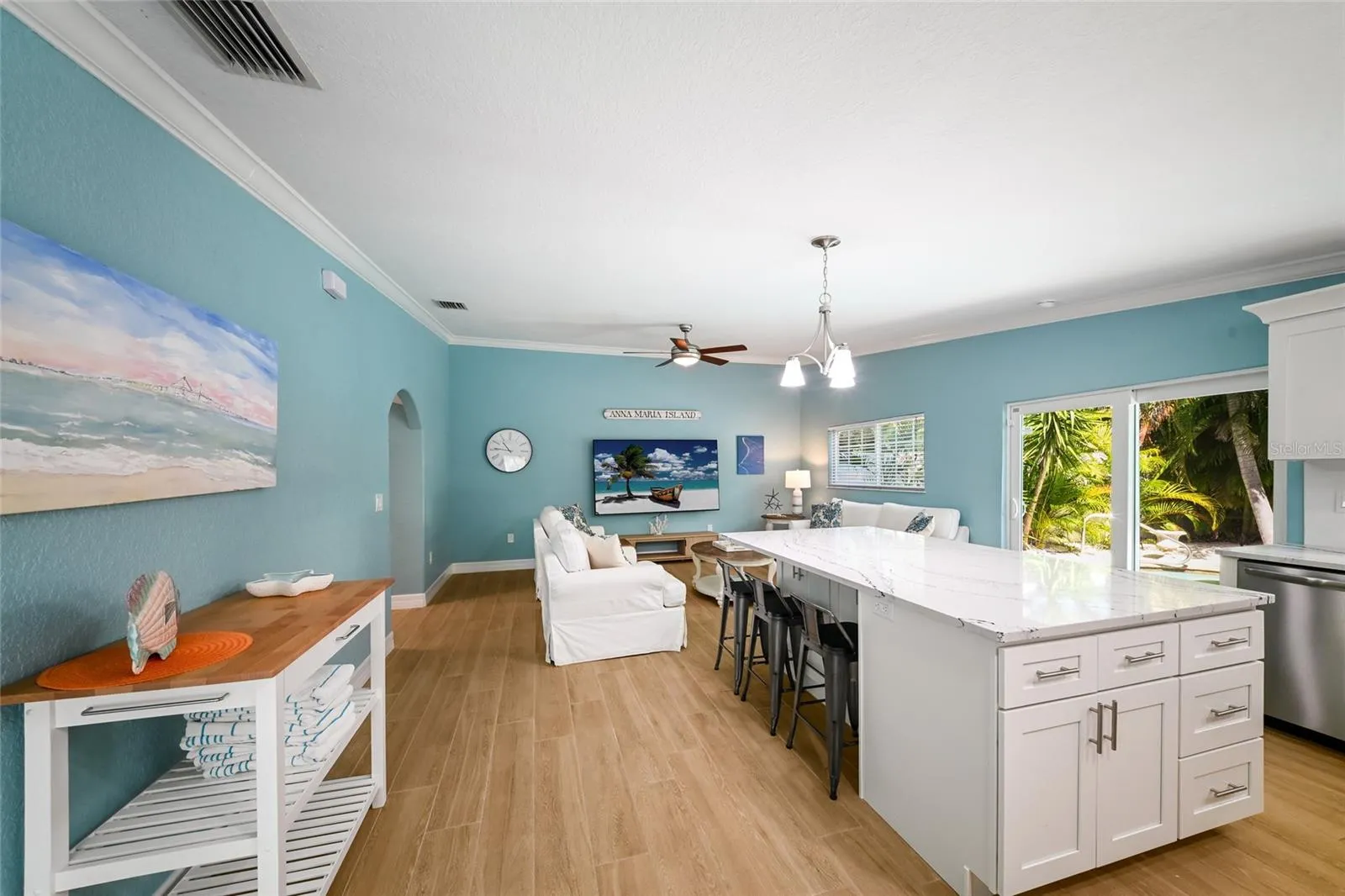 Great room w/ vaulted ceilings and crown molding