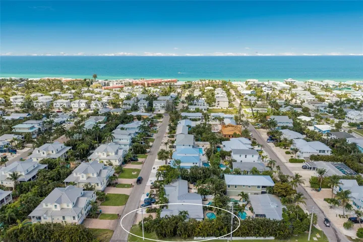 Just 3 short blocks to the beach!