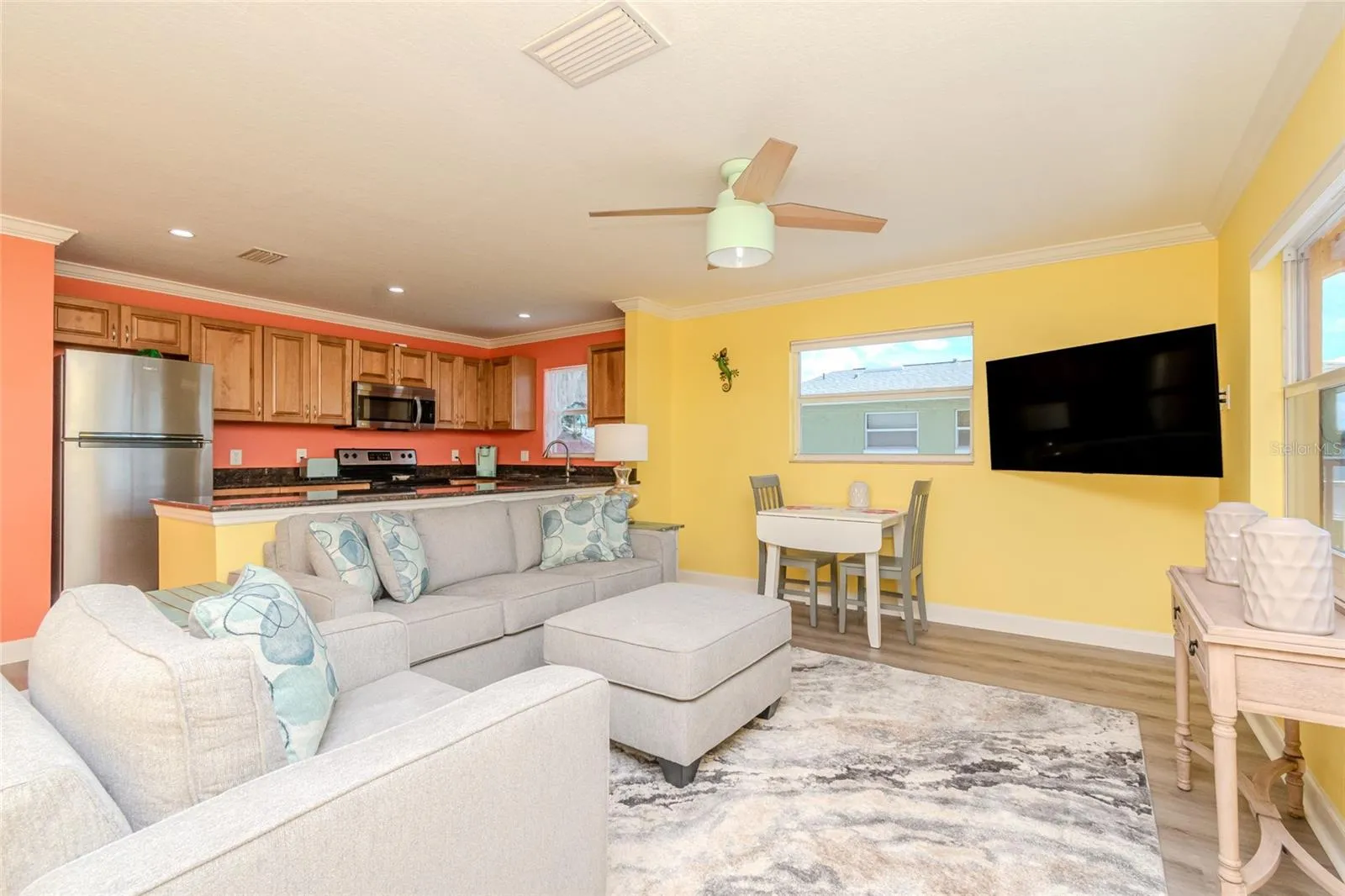 SPACIOUS LIVING ROOM/DINETTE AREA.