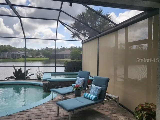 Lanai w/ privacy screen2