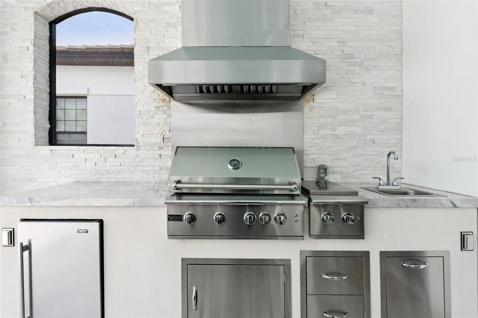 Outdoor Kitchen