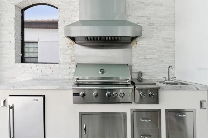 Outdoor Kitchen