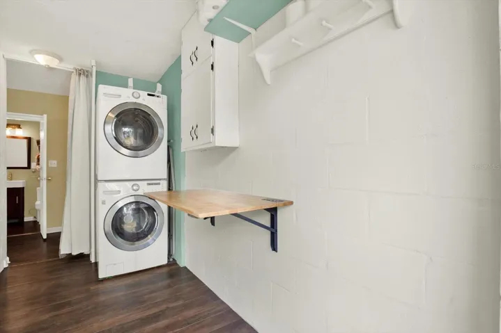 Indoor large Laundry Room