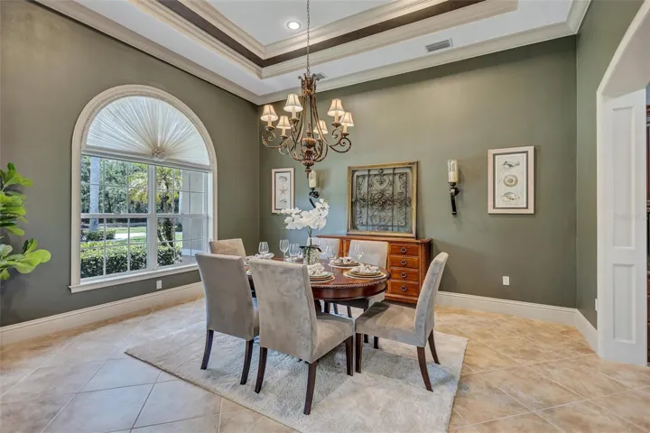 Bright open space for your guests to enjoy dining experiences.