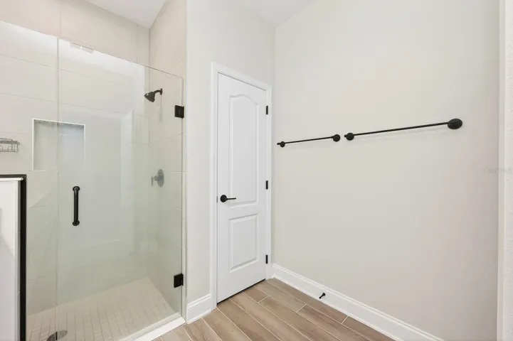 Primary en-suite bath.