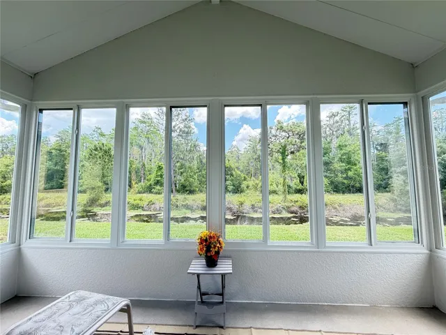 Beautiful 4 Seasons Room.