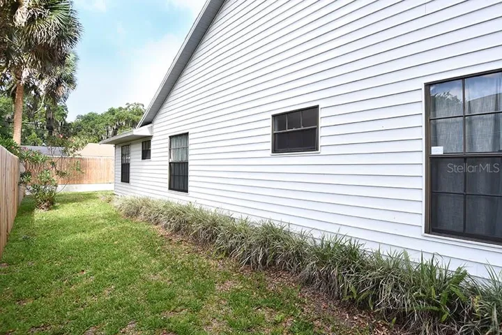 Low maintenance vinyl siding