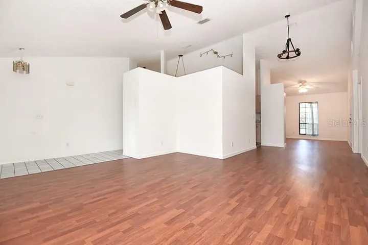L-shaped living/dining rooms