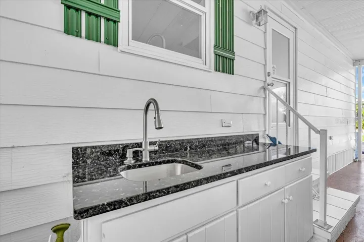 outdoor kitchen