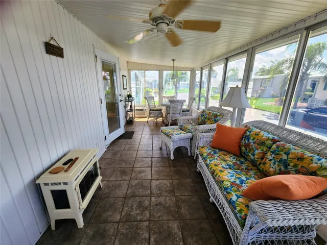 florida room with ceiling fan