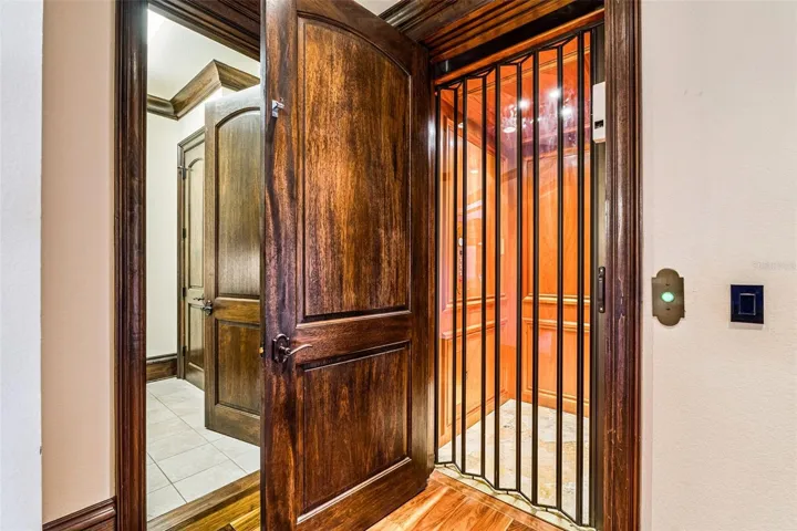 Elevator for easy access