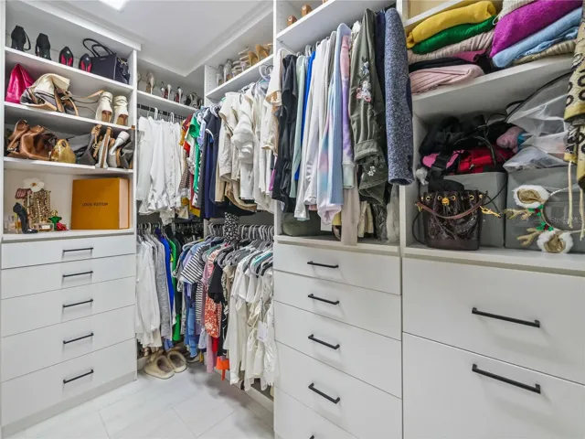 Walk in closet