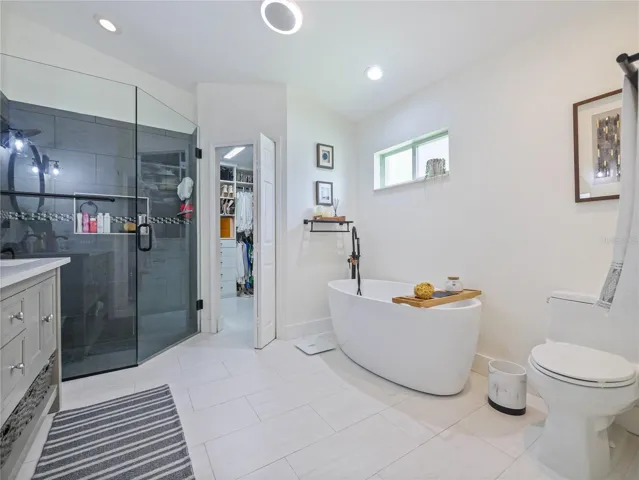 Gorgeous tub