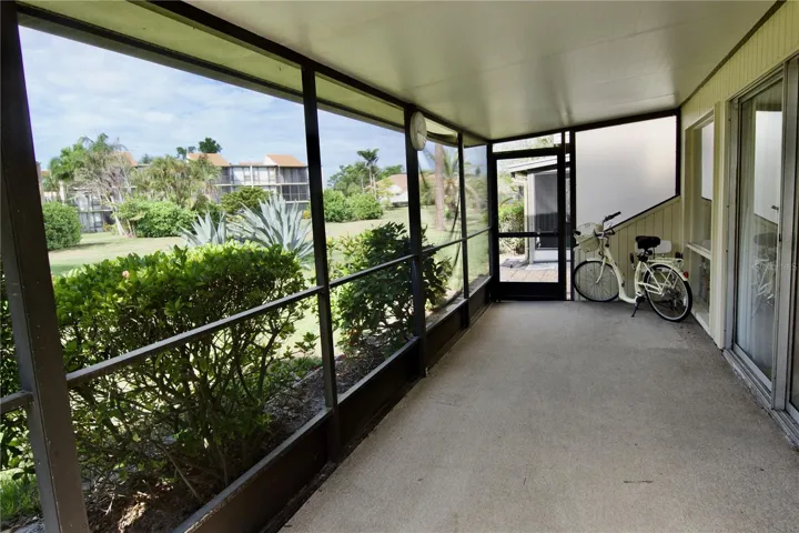 Spacious Lanai
