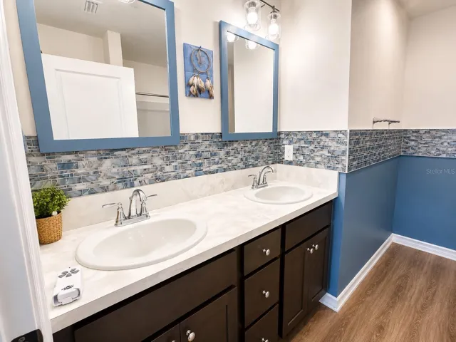 Dual sinks in primary bathroom