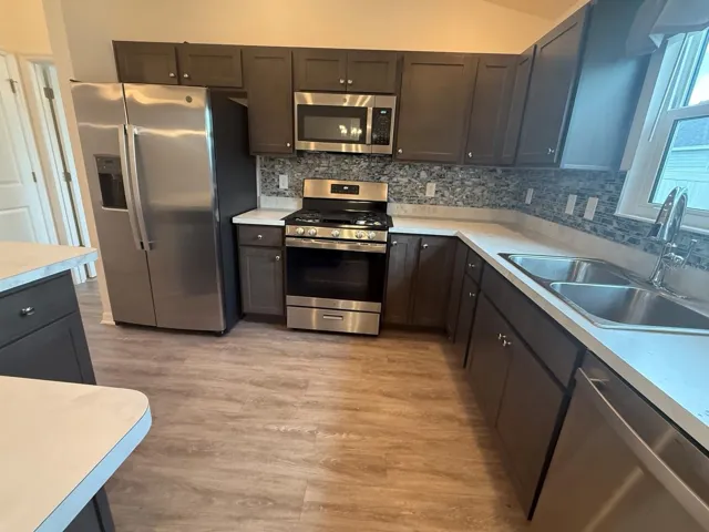 Kitchen, gas stove