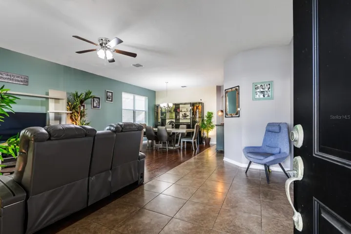 Living room / Formal Dining