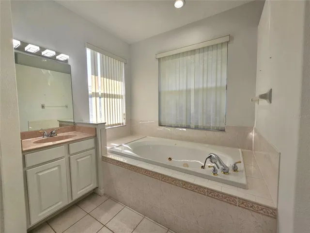 1st floor master bathroom