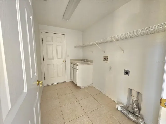 1st floor Laundry room