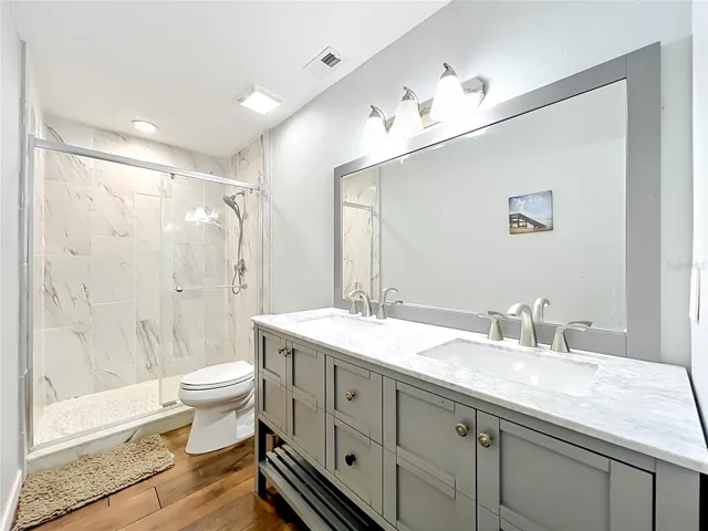 Primary (2) En Suite Bath (3)