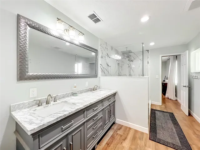Primary (1) En Suite Bathroom