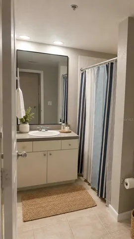 FULL BATHROOM WITH GARDEN TUB