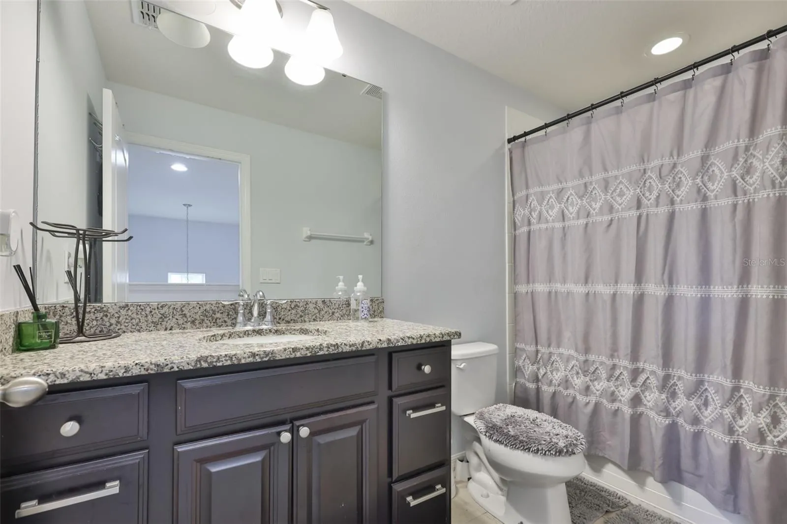 2ND floor full bath (tub)