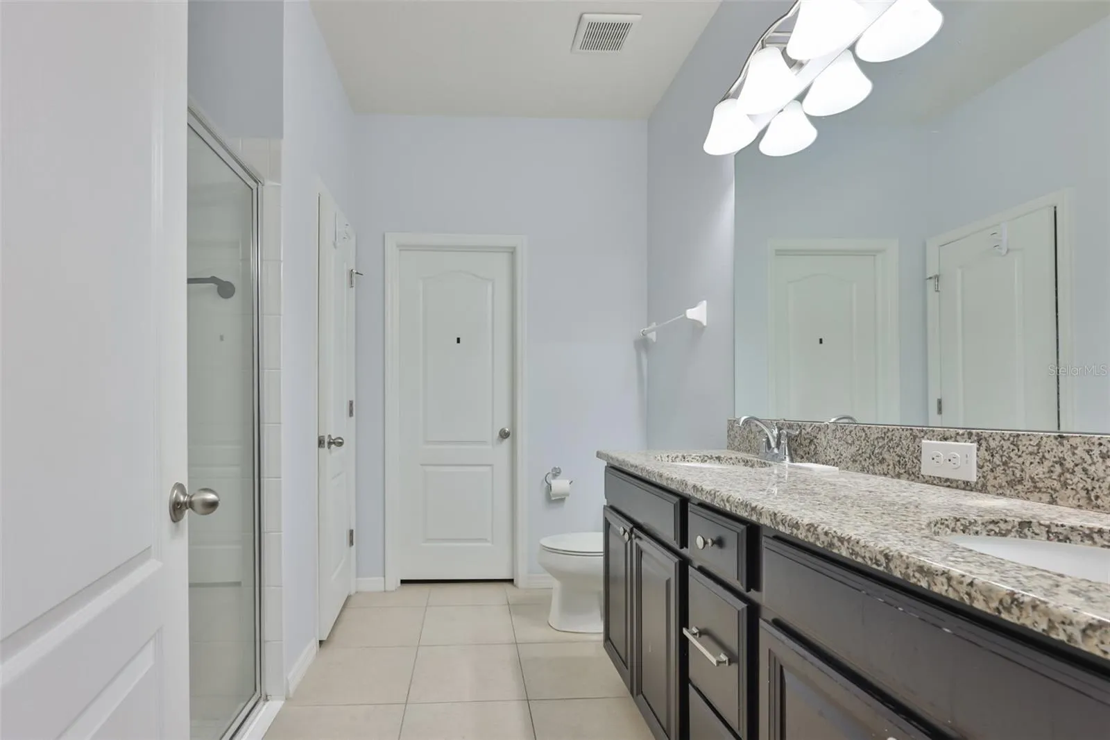En-suite bath and large walk-in closet