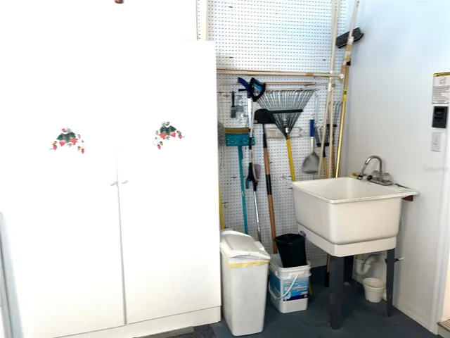 Garage wash sink