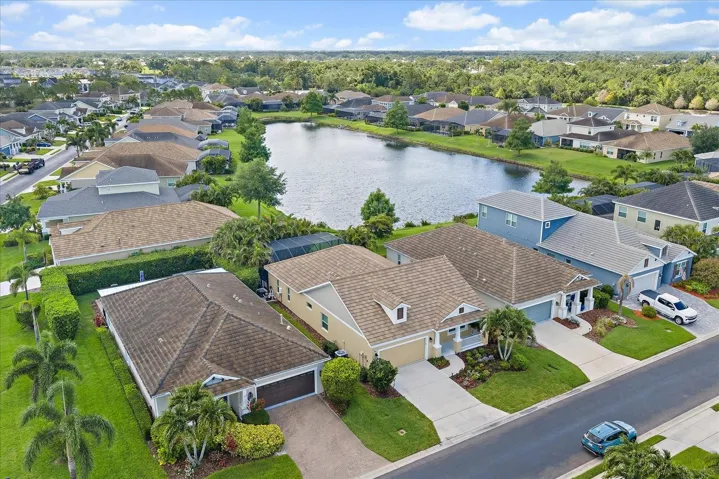 Fabulous location with lake views and PRIVACY galore in the back lanai