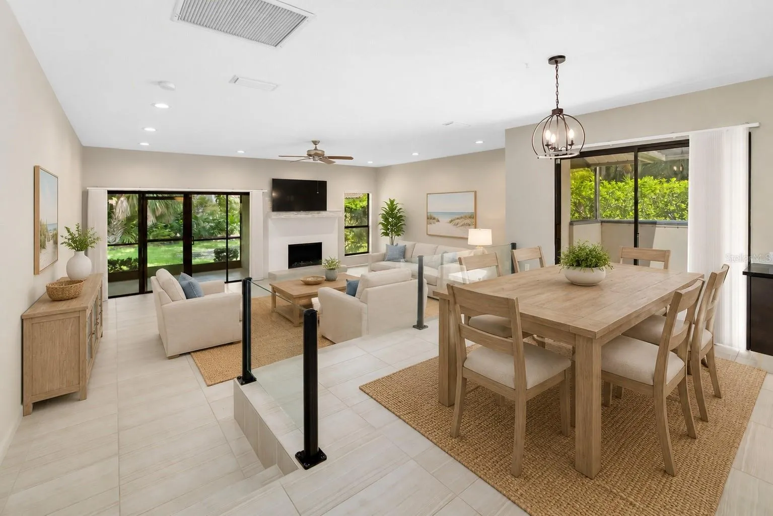 Virtual stage Dining Area &amp; Living Room