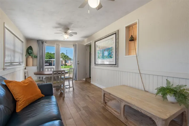 2nd Living area with private entrance