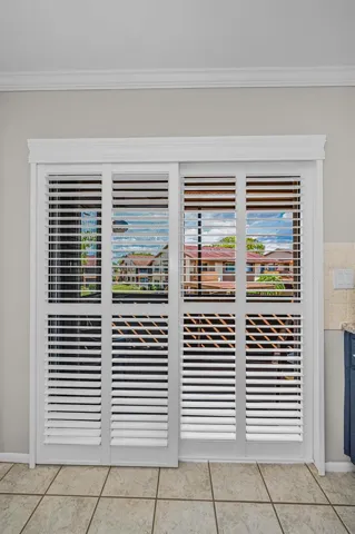 Sliders in the kitchen to the front screened in Balcony