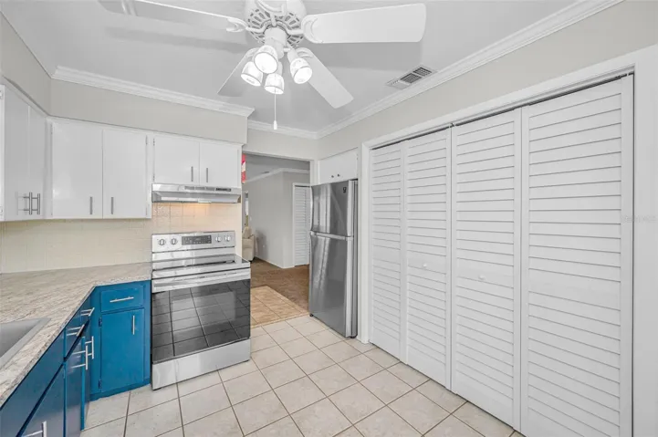 Full size laundry in the Kitchen