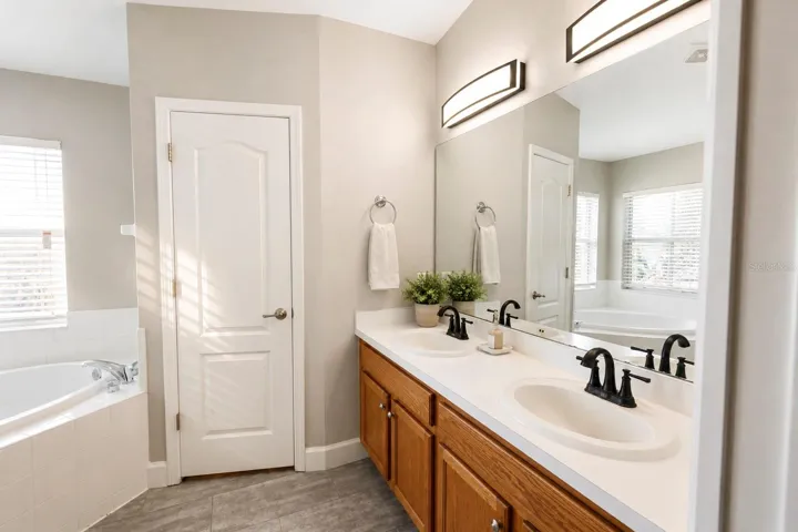 Primary En Suite Bathroom