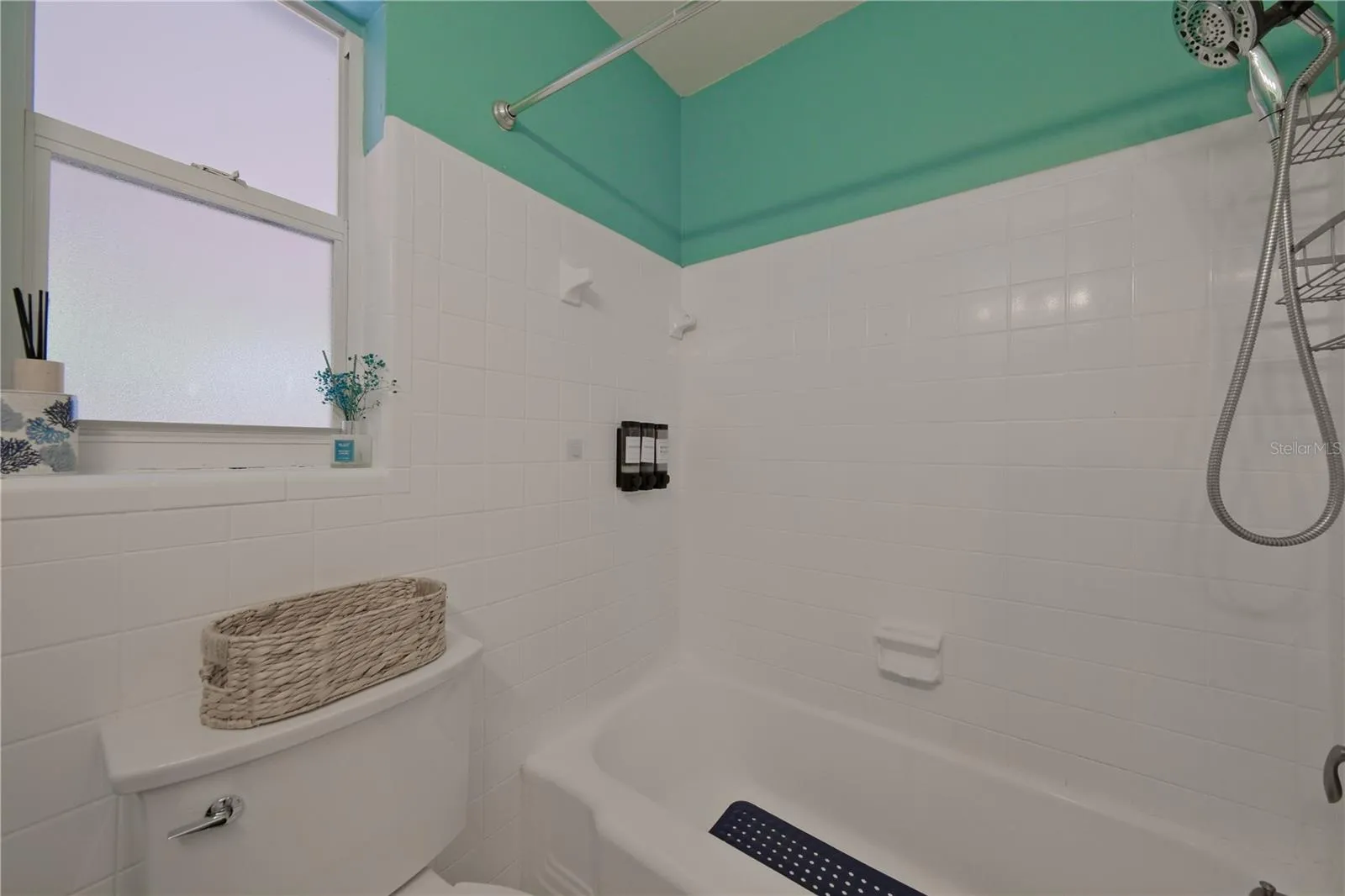 Unit B Bathroom Tub