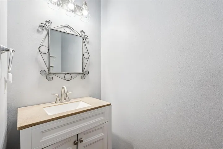 1/2 bath, downstairs