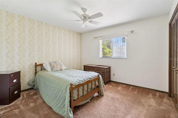 Large secondary bedroom