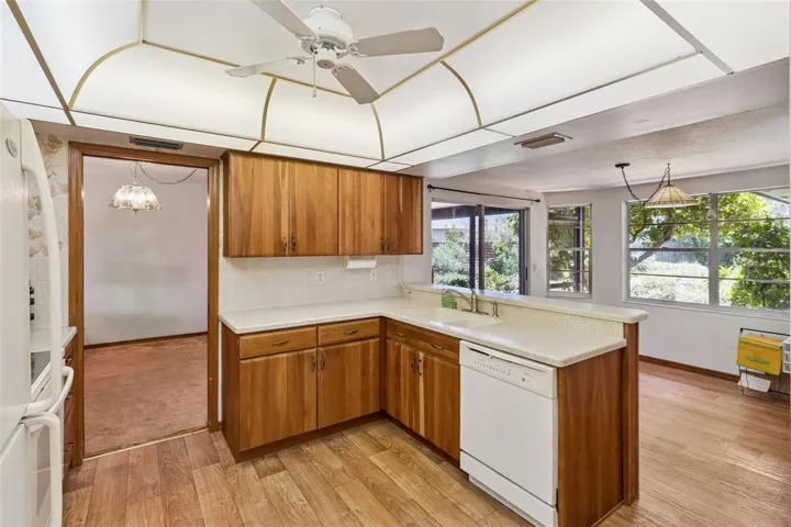 Such a bright open kitchen
