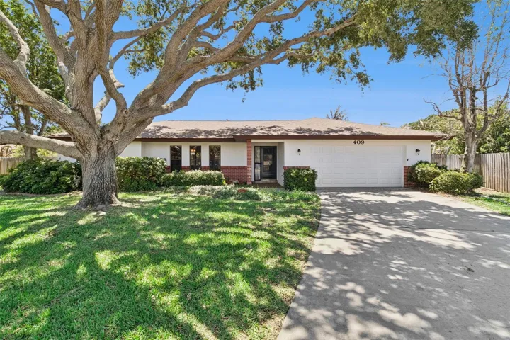 Beautiful 4/2 on a large lot located in a Cul de sac