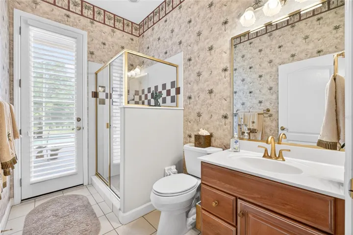 This full pool bath is adjacent to the front office.
