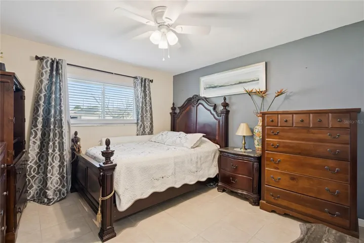 Guess bedroom 1