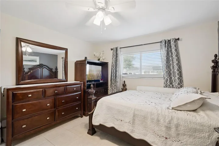 Guess bedroom 1