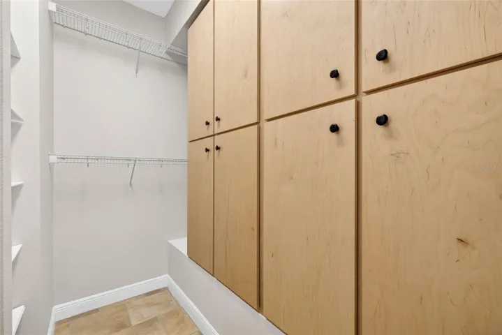 Walk-in Closet 1