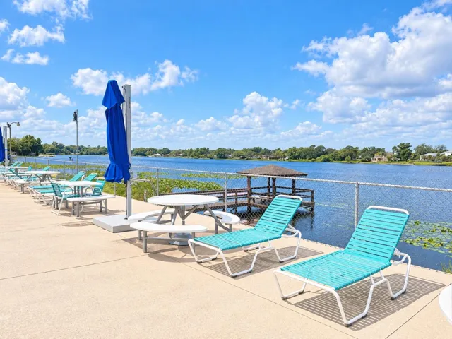 Community Features (Community Pool Area/Outside Sitting Area)