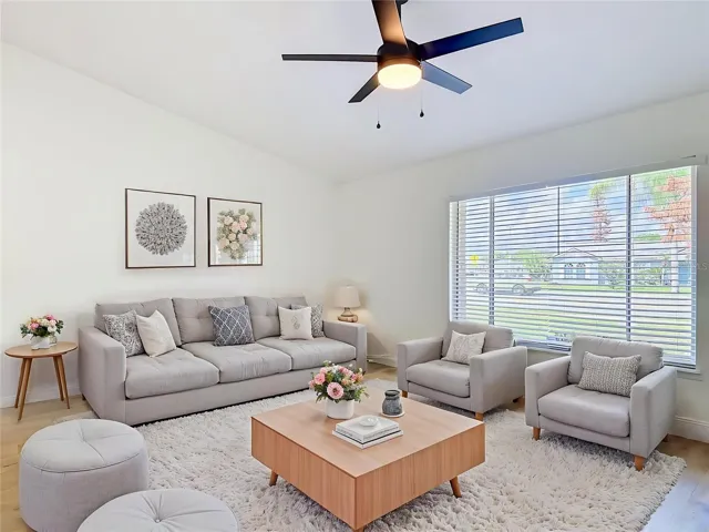 viturally staged living room