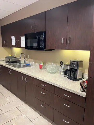 Community kitchen or use for your friends gathering.