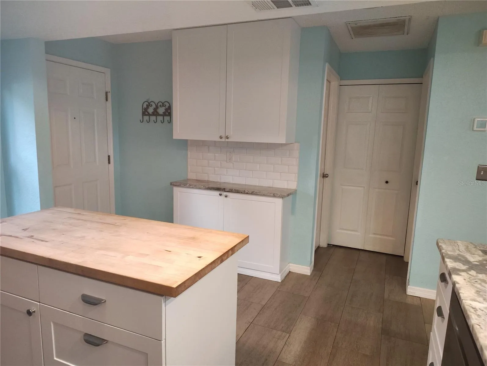 Entrance/Kitchen